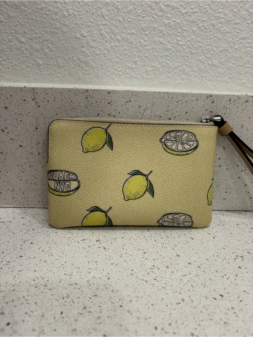 Coach Corner Zip Wristlet Lemon Print CBB80 NWT Silver Hardware - Picture 3 of 13